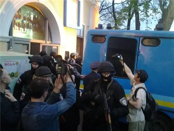 Один из автозаков приготовленных для куликовцев Обратите внимание что только - фото 40