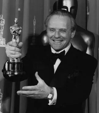 Энтони Хопкинс на 64й церемонии награждения премии Оскар 1992 Брэд Питт и - фото 5