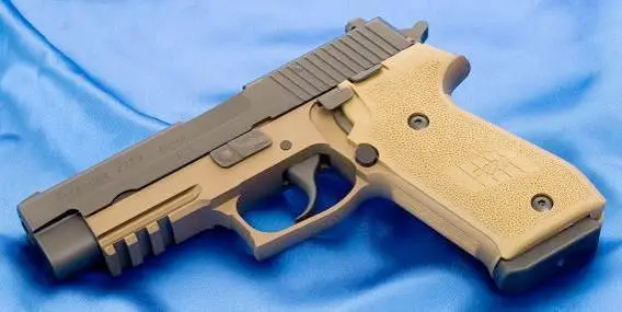 P220 Combat соответствует и даже превосходит суровые армейские стандарты - фото 178