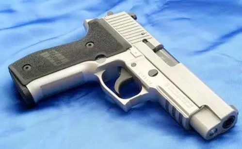 P226 ST P226 с пазами Пикатинни на раме В настоящее время выпускается - фото 181