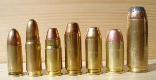 Пистолетные патроны для сравнения 9mm Para слева 762mm TT 357 SIG - фото 211