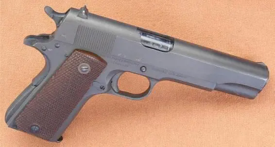 Вот пара эпизодов из боевой карьеры M1911A1 Сержант Эрнест Кума командир - фото 361