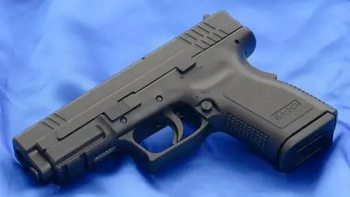 Новейший пистолет XD от Springfield Armory имеет полимерную раму и оснащен - фото 381