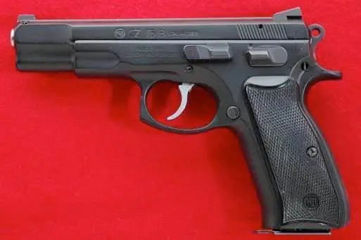 Дальнейшим развитием пистолета CZ 75 стала представленная в 1994 году модель - фото 522