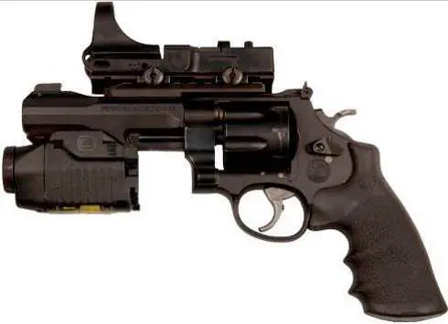 Smith Wesson Model 327 MP R8 с коллиматорным прицелом и подствольным - фото 594