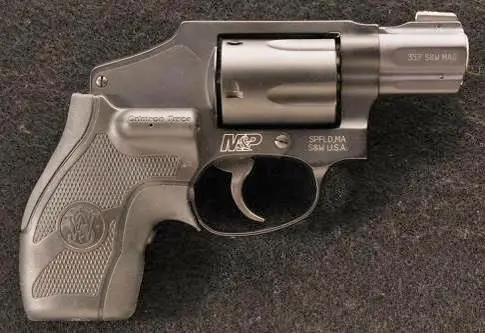 Имея сверхлегкую скандиевую раму Smith Wesson Model MP 340 очень удобен и - фото 598