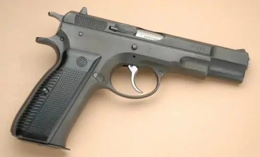 9мм чешский пистолет CZ 75 раннего выпуска С одной стороны конструкция - фото 614