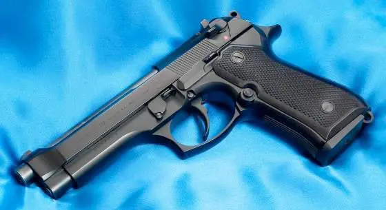 Итальянский пистолет Beretta M 92FS калибра 9мм с УСМ двойного действия и - фото 620
