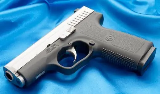 Американский пистолет Kahr K9 калибра 9мм как и остальные пистолеты данного - фото 625