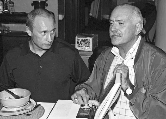 Президент РФ Владимир Путин в гостях у режиссера Никиты Михалкова Однако - фото 57