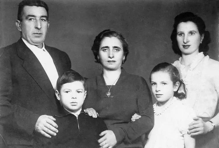 Осень 1957 года Бильбао Испания Бегоня Харламова с детьми и своими - фото 72