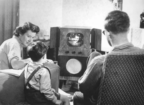 Рис 58Один из телевизоров начала 1950х годов По нынешним меркам этот - фото 97