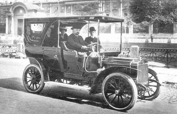 Рис 108Автомобиль на набережной реки Мойки 1910 год Вернемся лет на сто - фото 237