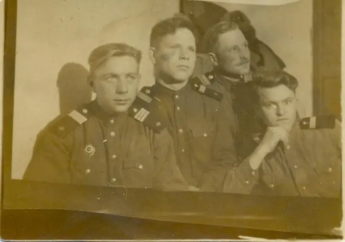 Отца демобилизовали в октябре 1950 года вместе со всеми его товарищами 1926 - фото 77
