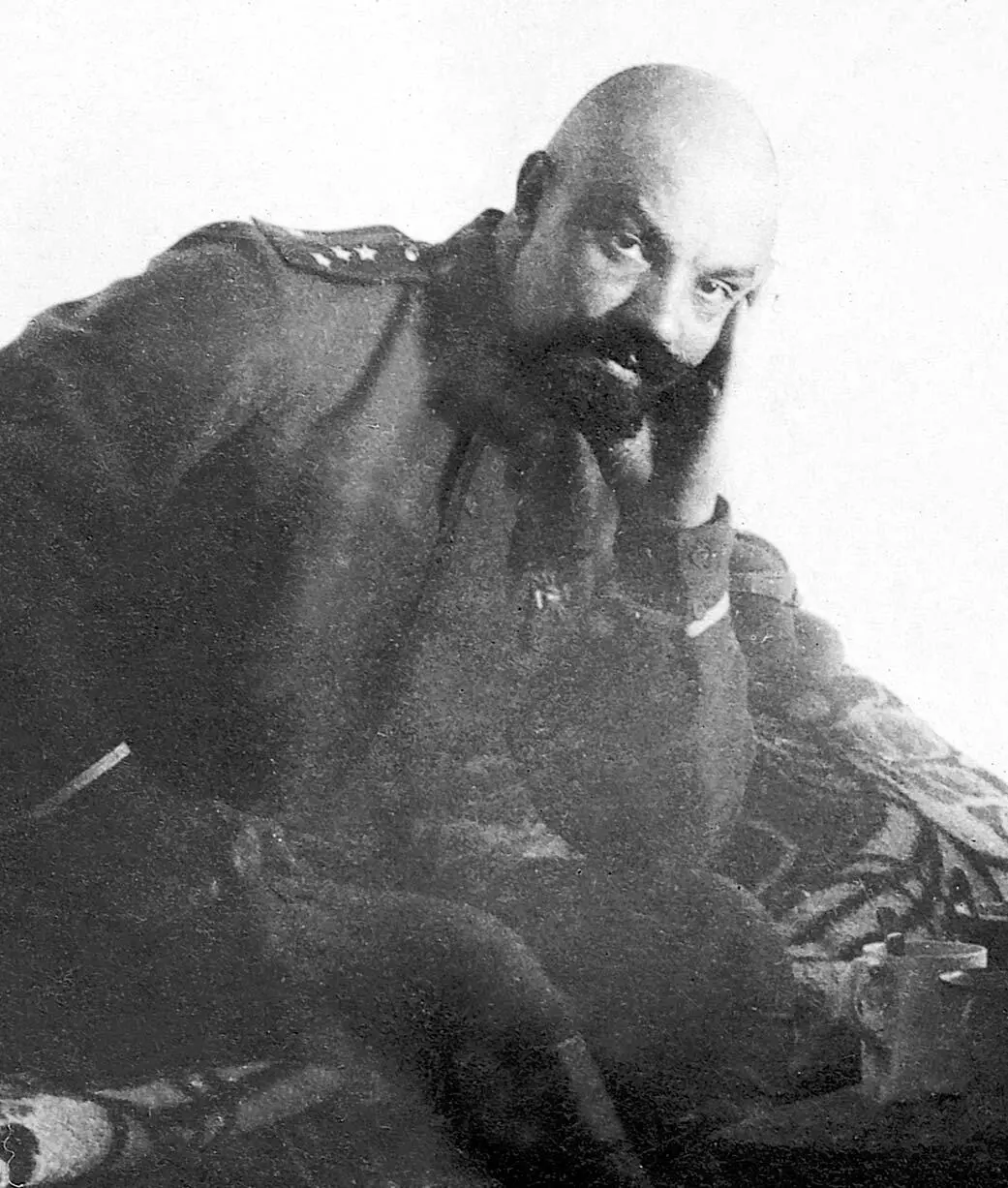 Штабскапитан А П Кутепов Тогда двадцатитрехлетним подпоручиком он впервые - фото 134