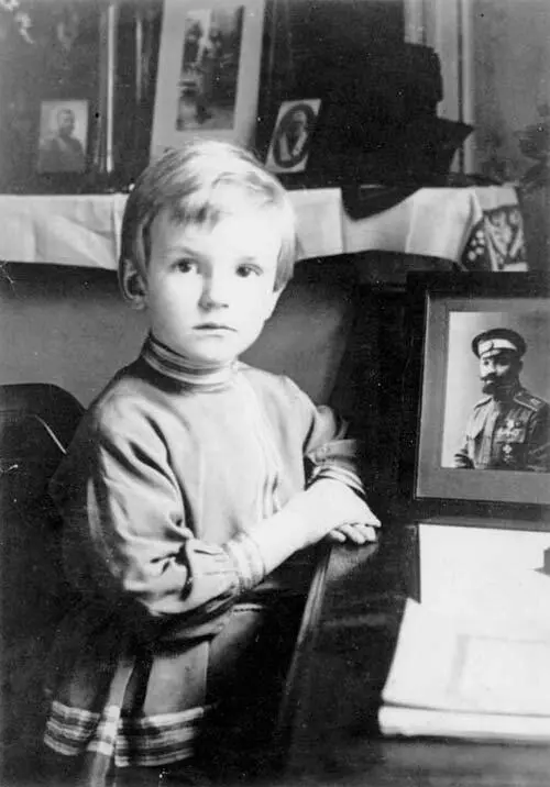 Павлик Кутепов Вскоре после похищения генерала А П Кутепова Париж 1920 г - фото 88
