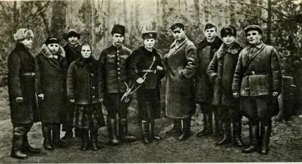 Санитарная часть партизанского соединения А Ф Федорова слева направо М - фото 3
