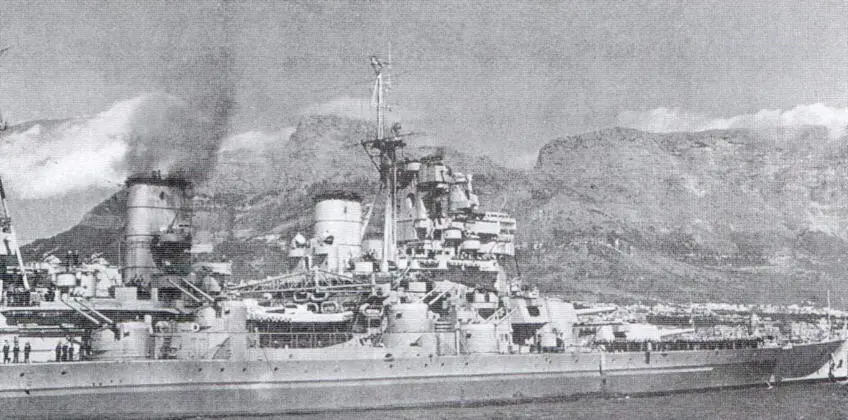 Линейный корабль Энсон в марте 1944 года вверху в сентябре 1945 года в - фото 107