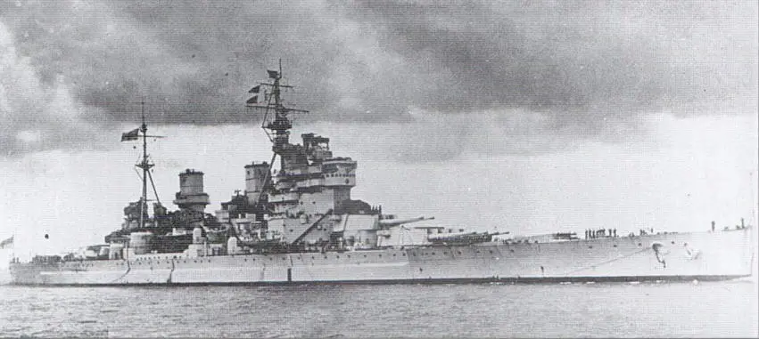 Линейный корабль Энсон в марте 1944 года вверху в сентябре 1945 года в - фото 108