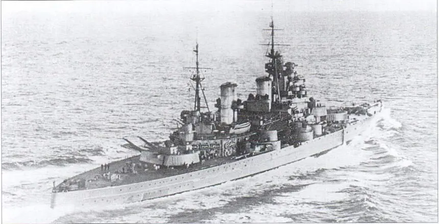 Линейный корабль Кинг Джордж V в боевом походе 356мм четырехорудийная - фото 93