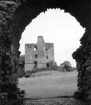 В средние века Норхэмшир был частью графства Дурхэм На фото развалины замка - фото 4