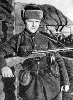 Разведчик А А Гольцов Командир орудия В Е Алексеев - фото 34