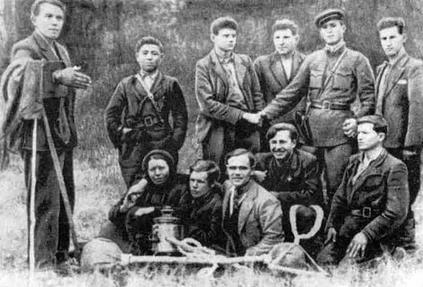 Общество весёлых чудаков Командование 1го полка имени С В Руднева - фото 38