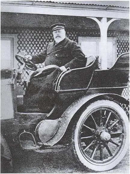 Эдуард VII был страстным любителем автомобилей после коронации в 1902 г он - фото 127
