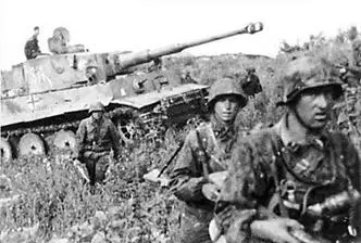 Немецкие солдаты и Тигр июнь 1943 года Используя временную передышку - фото 40
