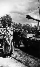 На выставке образцов трофейного вооружения захваченного у немцев в 19411943 - фото 140