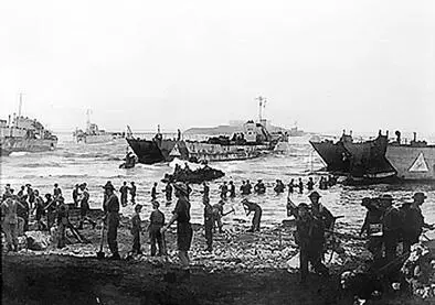 Британские войска на сицилийском побережье 10 июля 1943 г Высадка первых - фото 318