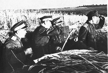 Брянский фронт На наблюдательном пункте командующего 3й армией - фото 333