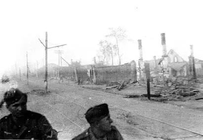 Немецкие солдаты покидают Смоленск В освобожденном Смоленске Советские - фото 31