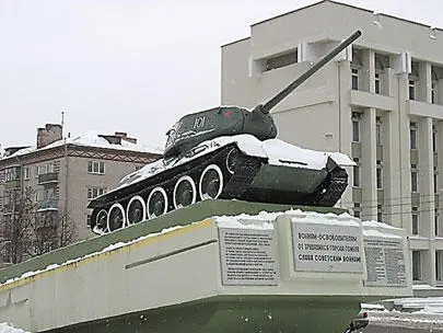 Память сердца Памятниктанк Т34 в честь воиновосвободителей в Гомеле - фото 453