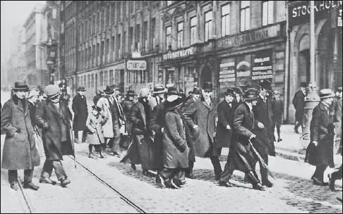 Ленин в Стокгольме по пути в Россию Апрель 1917 г Эсеры и меньшевики - фото 52