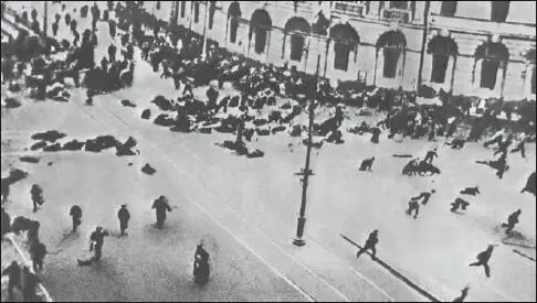 Расстрел демонстрации 4 июля 1917 г Правая печать обвинила Ленина и - фото 54