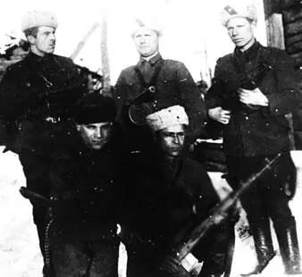Командование партизанского отряда имени Кирова 37й партизанской бригады имени - фото 104