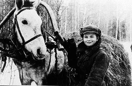 Валя Школев юный партизан ЧерниговскоВолынского соединения А Ф Федорова - фото 131