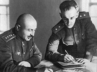 Командующий 1м Прибалтийским фронтом генерал армии И X Баграмян и начальник - фото 141
