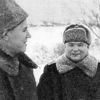 Командующий 2м Украинским фронтом генерал армии И С Конев слева и - фото 178