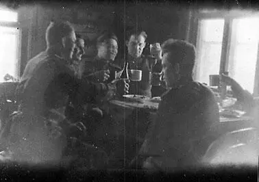 С Новым 1944 годом С Новым годом пусть этот год принесет много так горячо - фото 196