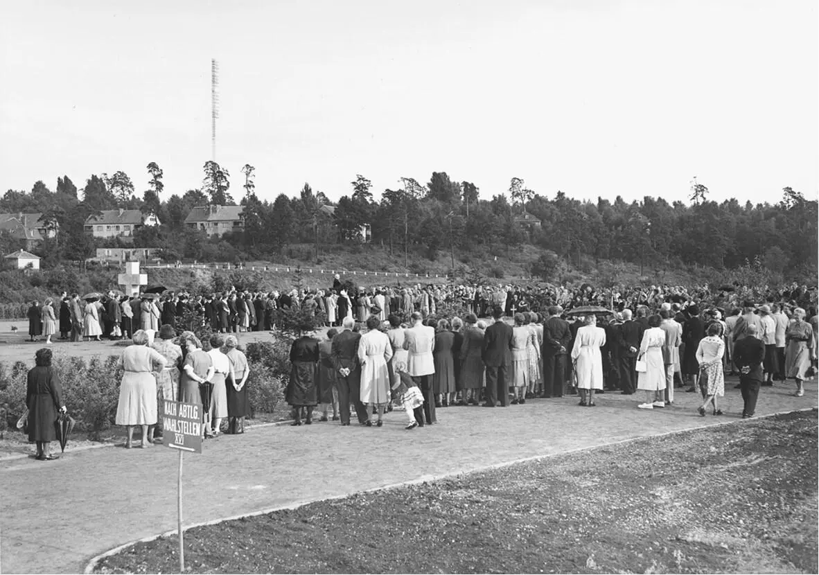 Рис 62 Открытие нового кладбища в Рулебене авг 1952 г Множество берлинцев - фото 21