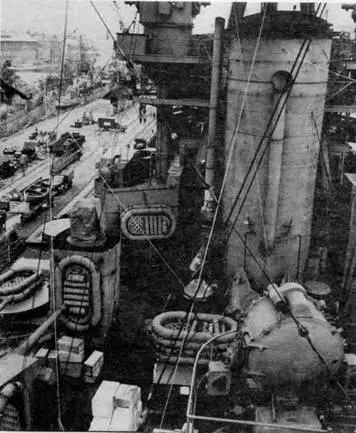 Pennsylvania в 1946 г На следующий день линкор был отбуксирован в более - фото 99