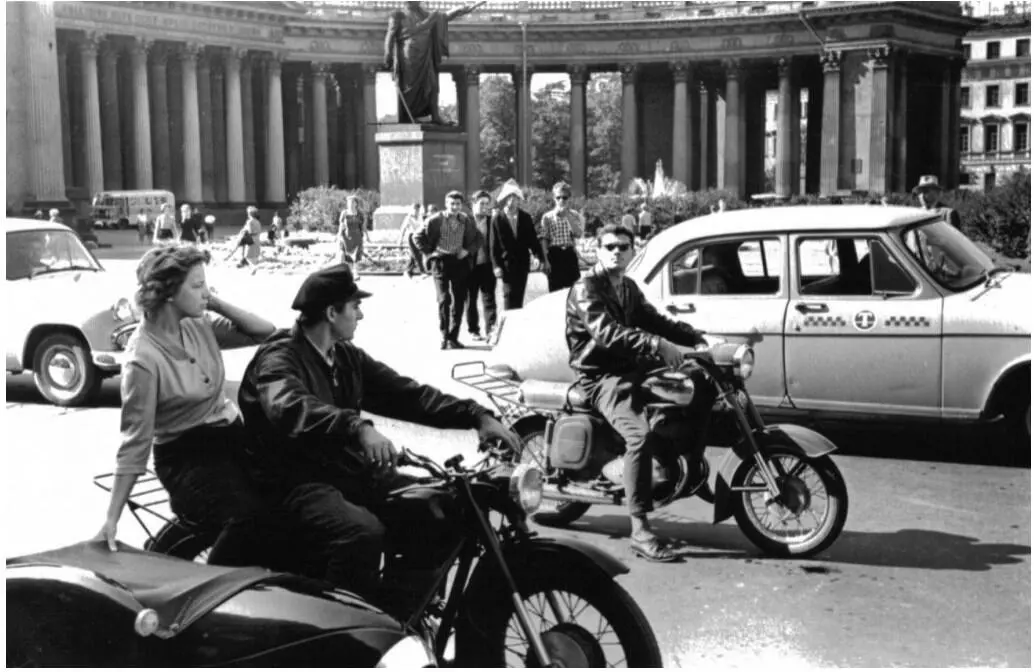 Байкеры 1960х гг ЦГА КФФД СПБ На экскурсии 1960е гг Из личного архива - фото 5