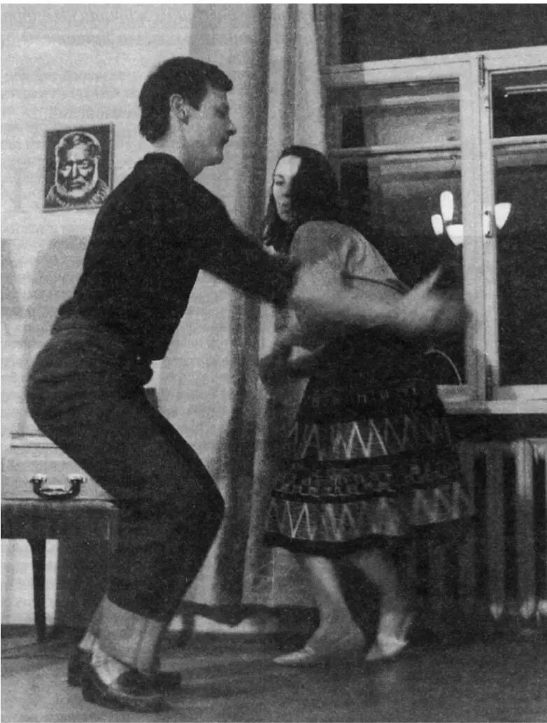 Танцы 1960е гг Твист в домашней обстановке Из коллекции журнала Родина - фото 11