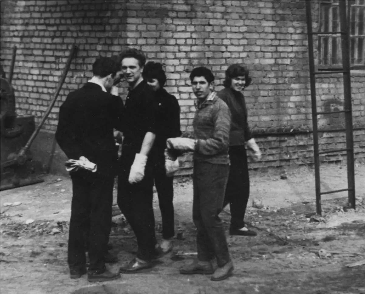 Первые псевдоджинсы 1960е гг Из личного архива ТВ Григорьевой - фото 45