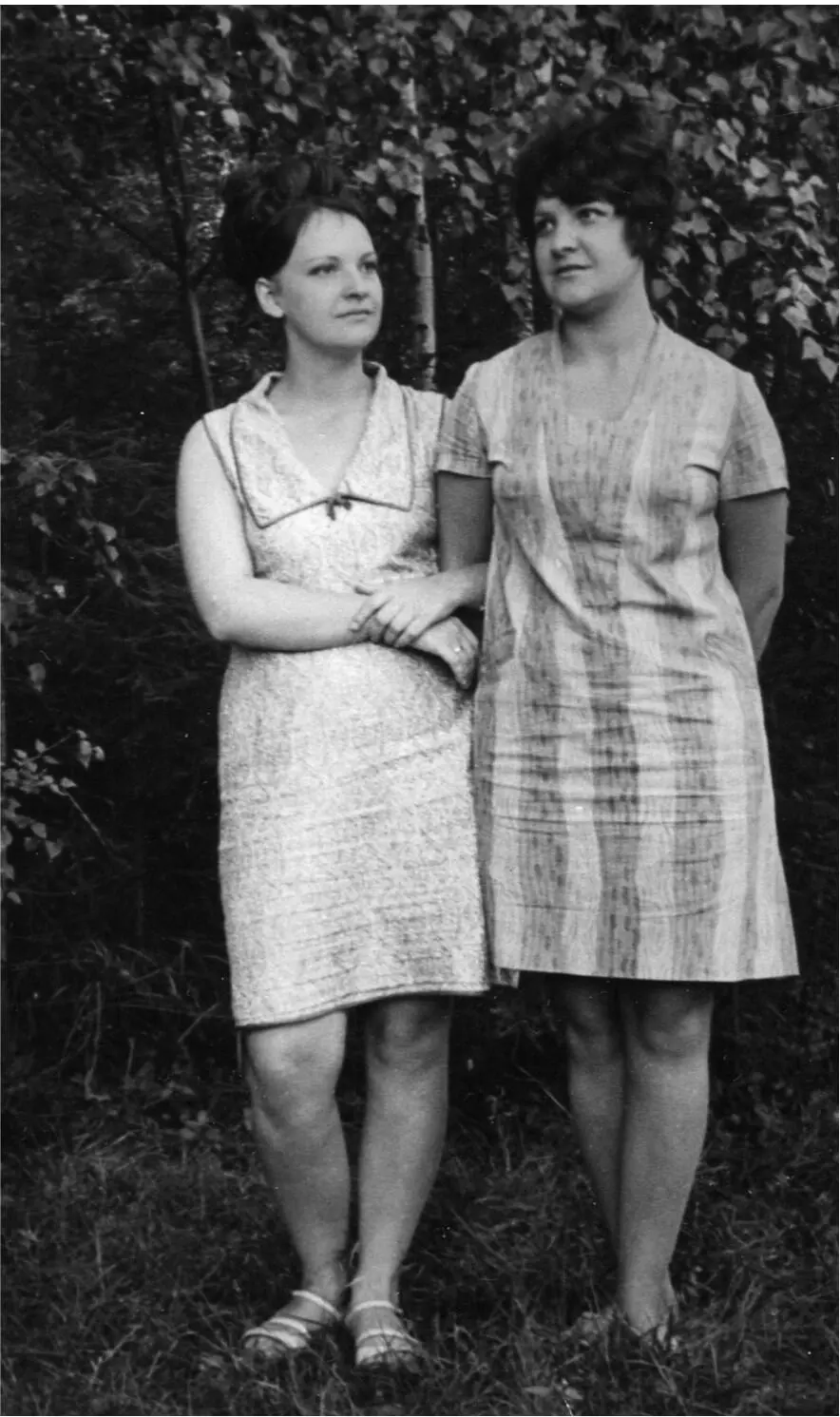 Платья в стиле рубашка 1960е гг Вверху из личного архива АЛ Алябьевой - фото 47