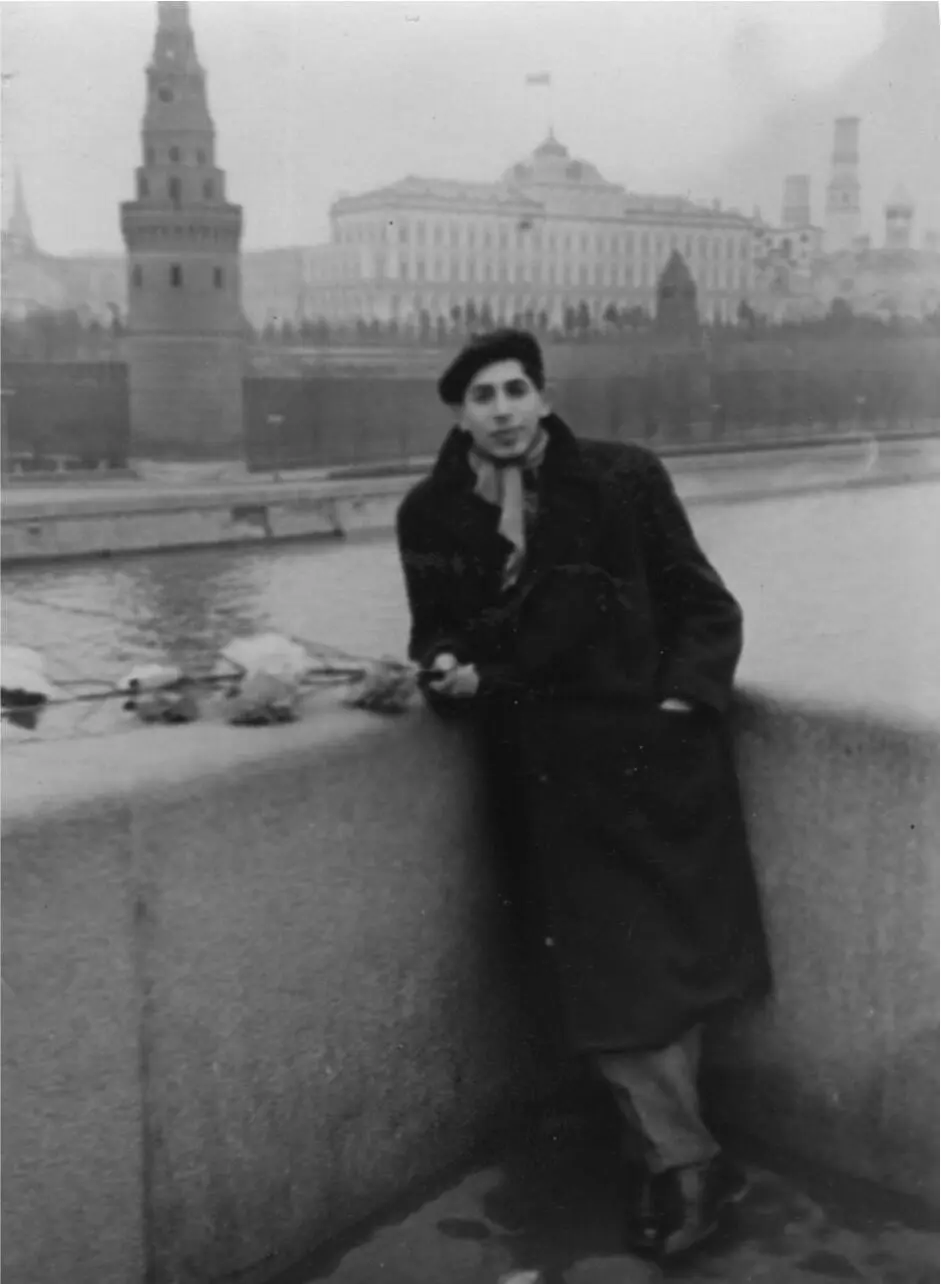 Берет и платок модные детали мужского и женского костюма 1960х гг Вверху из - фото 50