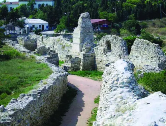 Фото предоставлено автором Оборонительные стены Херсонеса Фото - фото 6