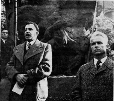 А Е Корнейчук и А П Довженко на митинге посвященном памяти И Франко 1939 - фото 3